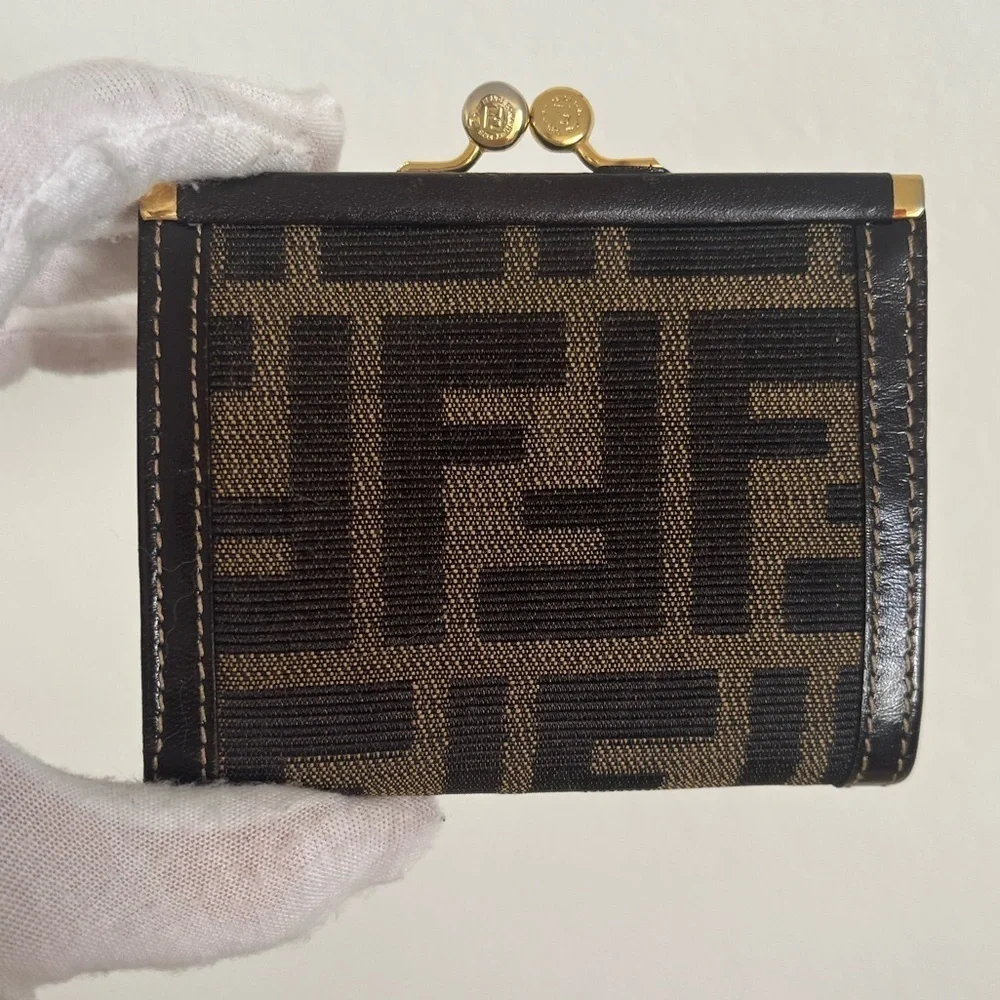 Vintage Fendi Kisslock Card Holder Wallet Rare EUC Italy